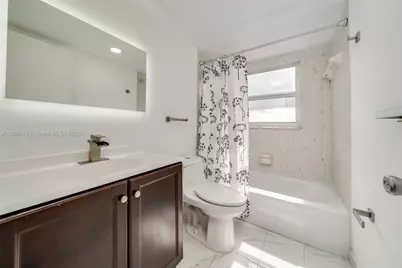 950 Hillcrest Dr #401, Hollywood, FL 33021 - Photo 13