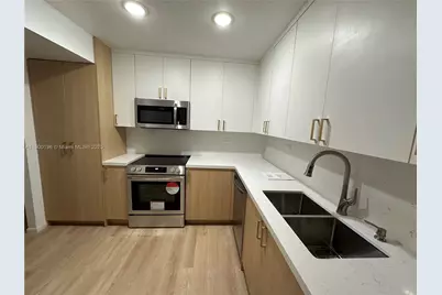 6039 Collins Ave #1212, Miami Beach, FL 33140 - Photo 1