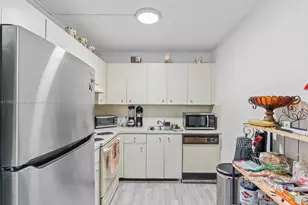 13250 SW 7th Ct, Pembroke Pines, FL 33027 - Photo 9