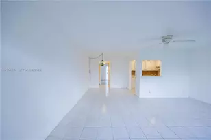 303 Preston H, Boca Raton, FL 33434 - Photo 3