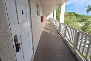 8735 Ramblewood Dr, Coral Springs, FL 33071 - Photo 5