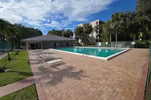 8735 Ramblewood Dr, Coral Springs, FL 33071 - Photo 7