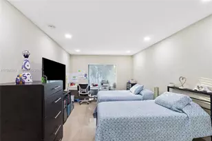 5665 W 20th Ave, Hialeah, FL 33012 - Photo 9