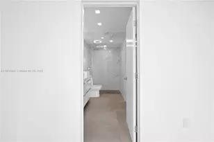 3675 N Country Club Dr, Aventura, FL 33180 - Photo 31