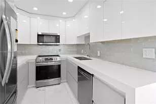 3675 N Country Club Dr, Aventura, FL 33180 - Photo 13