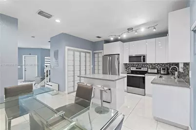 1621 SE 30th St #-, Homestead, FL 33035 - Photo 7