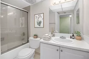 8160 Geneva Ct, Doral, FL 33166 - Photo 11