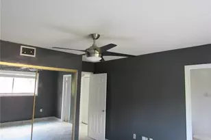 5490 W 21st Ct, Hialeah, FL 33016 - Photo 9