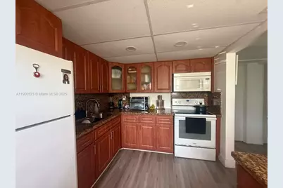 18900 NE 3rd Ct #509, Miami, FL 33179 - Photo 5