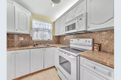 8465 Sunrise Lakes Blvd #212, Sunrise, FL 33322 - Photo 7