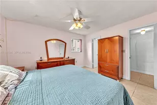 8465 Sunrise Lakes Blvd, Sunrise, FL 33322 - Photo 23