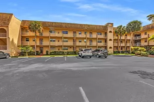 8465 Sunrise Lakes Blvd, Sunrise, FL 33322 - Photo 45