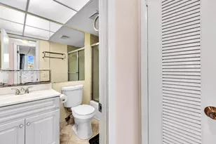 8465 Sunrise Lakes Blvd, Sunrise, FL 33322 - Photo 33