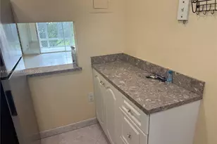 8465 Sunrise Lakes Blvd, Sunrise, FL 33322 - Photo 9