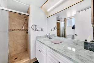 8465 Sunrise Lakes Blvd, Sunrise, FL 33322 - Photo 25