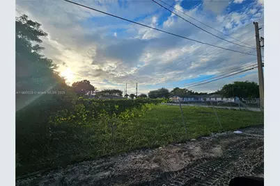 2140 NW 76th St, Miami, FL 33147 - Photo 5