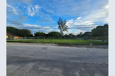 2140 NW 76th St, Miami, FL 33147 - Photo 3
