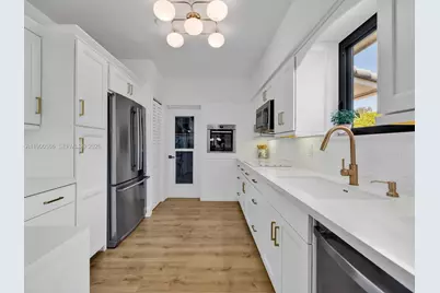 11504 NE 6th Ave, Biscayne Park, FL 33161 - Photo 23