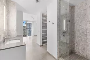 68 SE 6th St, Miami, FL 33131 - Photo 19