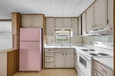 8360 SW 21st St, Davie, FL 33324 - Photo 9