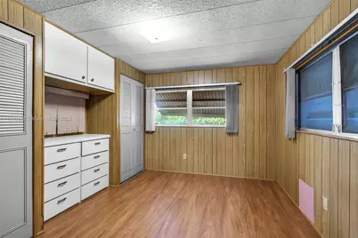 8360 SW 21st St, Davie, FL 33324 - Photo 13