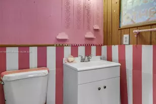 8360 SW 21st St, Davie, FL 33324 - Photo 17