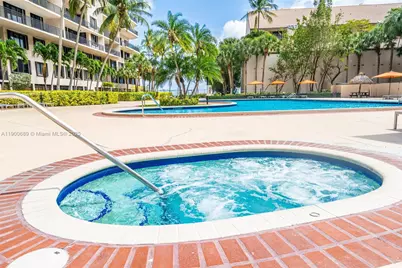 540 Brickell Key Dr #1813, Miami, FL 33131 - Photo 31