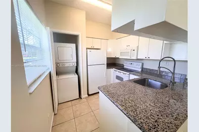 731 Cypress Ln #I8, Deerfield Beach, FL 33064 - Photo 1