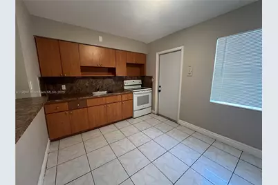241 NW 32nd St, Miami, FL 33127 - Photo 17