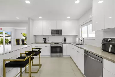 1104 N 13th Ter, Hollywood, FL 33019 - Photo 25