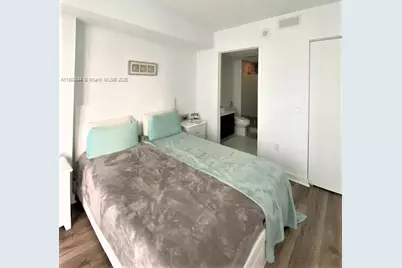 31 SE 6th St #2404, Miami, FL 33131 - Photo 19