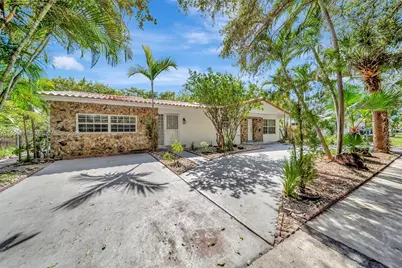 840 NE 182nd St, North Miami Beach, FL 33162 - Photo 51