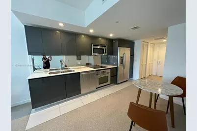 31 SE 6th St #505, Miami, FL 33131 - Photo 3