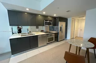 31 SE 6th St, Miami, FL 33131 - Photo 3