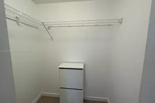 31 SE 6th St, Miami, FL 33131 - Photo 9