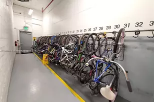 31 SE 6th St, Miami, FL 33131 - Photo 11