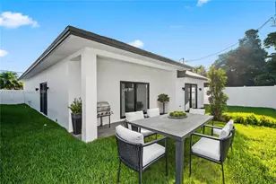 1041 W Lakewood Rd, West Palm Beach, FL 33405 - Photo 5