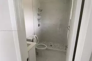 10425 NW 7th St, Pembroke Pines, FL 33026 - Photo 3