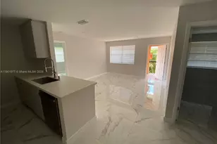 10425 NW 7th St, Pembroke Pines, FL 33026 - Photo 1