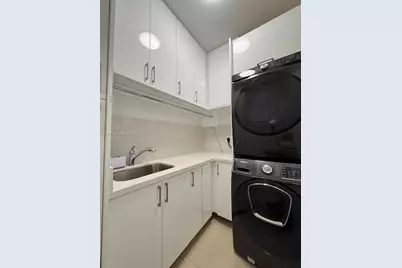 8850 NW 98th Ct, Doral, FL 33178 - Photo 11