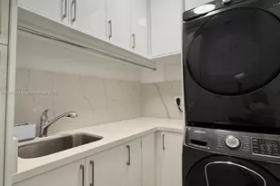 8850 NW 98th Ct, Doral, FL 33178 - Photo 11