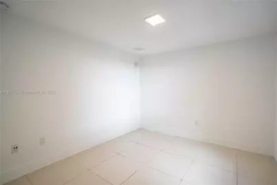 1985 Bay Dr #111, Miami Beach, FL 33141 - Photo 9