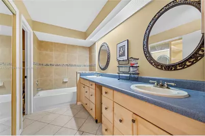 8220 Waterford Ln, Tamarac, FL 33321 - Photo 25