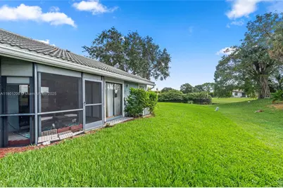 8220 Waterford Ln, Tamarac, FL 33321 - Photo 31