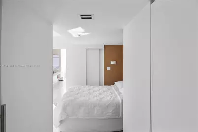 6039 Collins Ave #1402, Miami Beach, FL 33140 - Photo 25