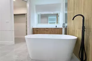 322 NW 9th St, Cape Coral, FL 33993 - Photo 9