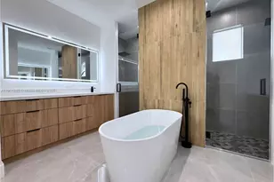 322 NW 9th St, Cape Coral, FL 33993 - Photo 5