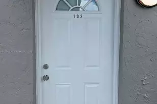 438 NE 210th Cir Terrace, Miami, FL 33179 - Photo 5