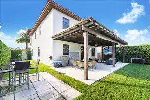 8723 NW 102nd Pl, Doral, FL 33178 - Photo 9