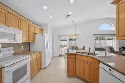 112 Camelot Ct, Royal Palm Beach, FL 33411 - Photo 19